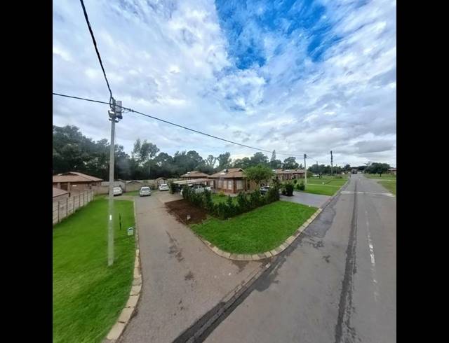 3 BEDROOM HOUSE FOR SALE IN CLAYVILLE